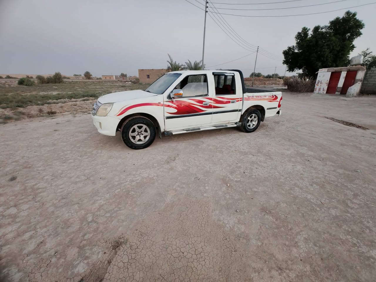 للبيع بيكم فتون موديل 2013 مكلوبه محرك وكير  خير من الله  ولكشر شوف عينك سنويه صاقطه  تحويل ثاني يوم السعر 25وبيهه مجال  مكان الصويره  ***********
