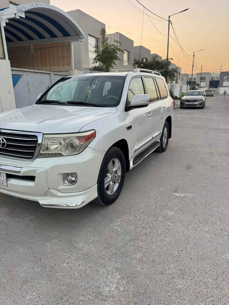 السلام عليكم 
لاندكروز 2008
رقم بغداد تحويل مباشر 
محرك 6V
مكفوله فقط بيه رشه بلبنيد
سيارة جديدة 
ماشيه 210 حقيقي 
گير محرك تبريد حديديه ع شرط
تفاصيل أكثر الإتصال 
***********
