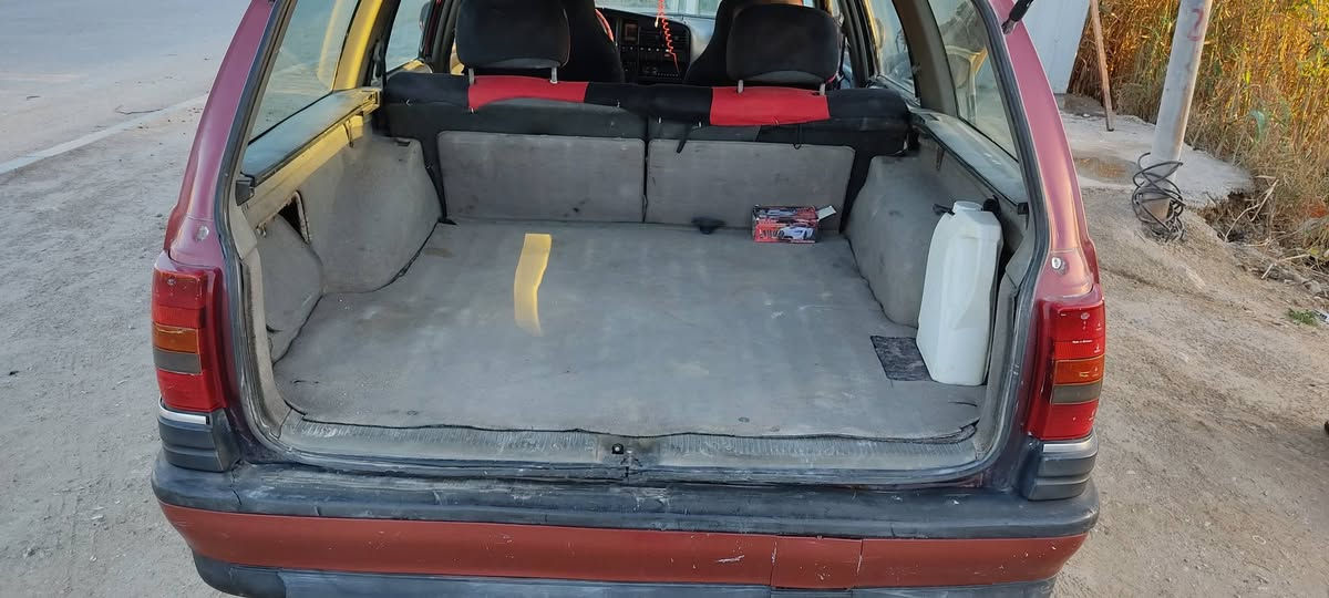 السلام عليكم اوبل ستيشن للبيع موديل 93 رقم انكليزي جديد راعيها قريب نفس المنطقة سعرها 34 ورقة وبيها مجال قليل كير ومكينه مكفولات حداديه نظيفه تبريد شغال على الفحص سياره جديده ونضيفه تايرات جدد جام كهربائي كهربائيات كلها شغالة المكان نجف قضاء المشخاب (ملاحظه مكلف بلنشر) رقم صاحب السيارة 
(***********)
