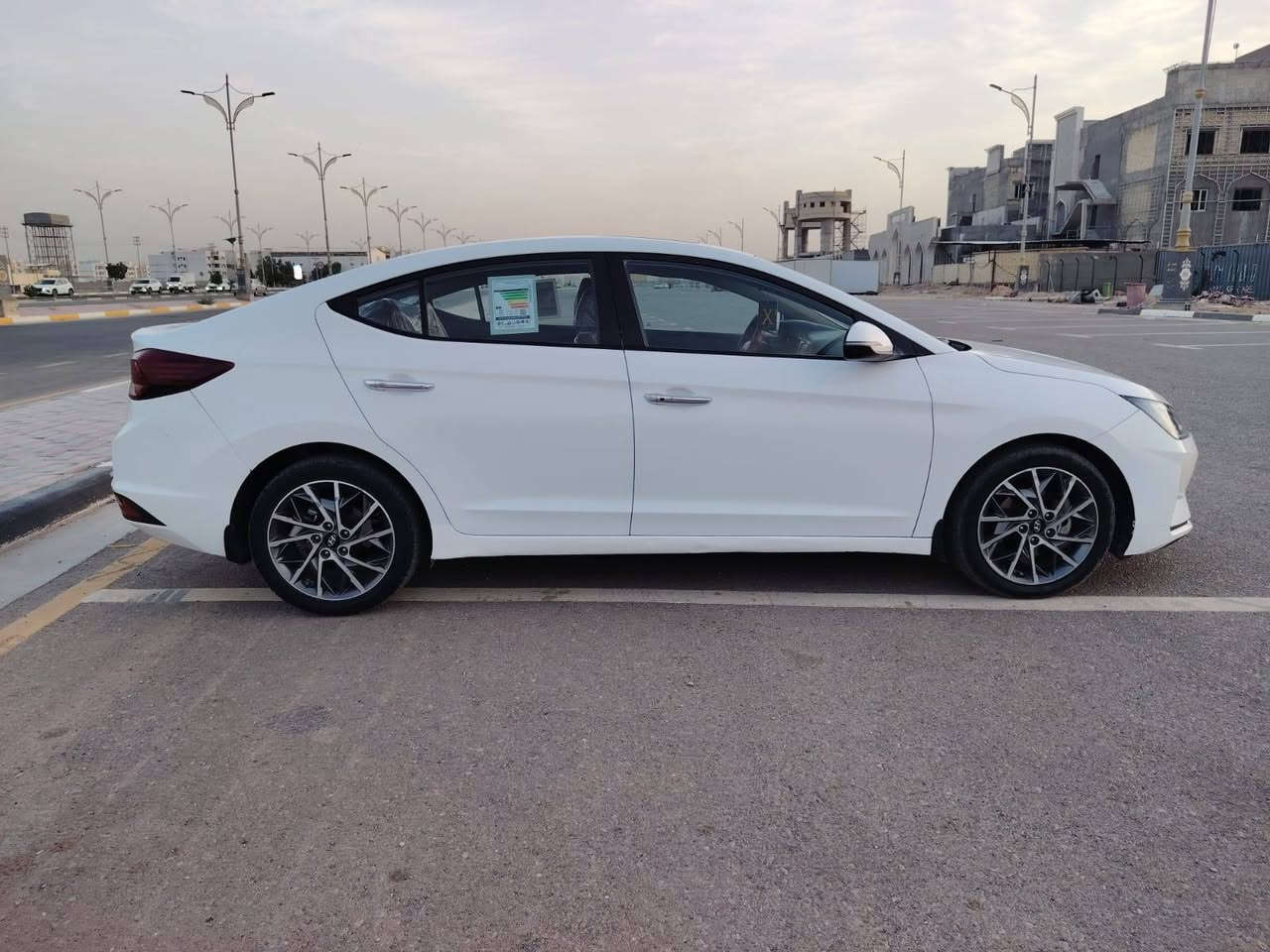 السلام عليكم سياره مديل 2020 خليجي فول فتحه مري شفط حساس امامي وخلفي محرك 2000 دوش السعر157 وبيه مجال حك الجيه العنوان النجف رقم السياره بابل ***********
