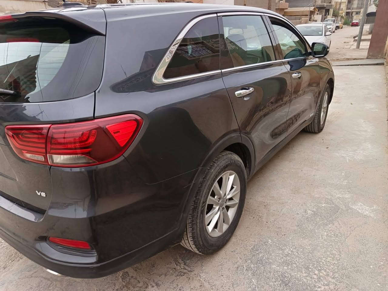 🚗 للبيع: كيا سورنتو 2019
📍 مكان السيارة: الحلة – بابل
📞 للتواصل: ***********
💰 السعر: 210 ورقة – قابل للتفاوض
📊 المسافة المقطوعة: 85000 مايل
🛠️ المحرك: 6 سلندر – 3500cc

⚙️ المواصفات:
• السعة 7 ركاب
• اشارات ترحيب 
• دفع رباعي AWD
• مقاعد أمامية كهربائية 
• بصمة تشغيل+ أبواب 
• شاشة وسطية تدعم Android auto 
• تبريد منفصل قطعتين 
• مقابض نيكل 
• قفل مركزي 
• رادارات
• نظام مانع الإنزلاق 
• 5 أنظمة قيادة 
• تحكمات ستيرن 
• لايت زينون عالي 
• كاميرا خلفية 

⚠️ أضرار السيارة:
• وارد أمريكي – حادث بسيط
• تم تصليح جزء صغير من زاوية الدعامية الأمامية فقط بدون صبغ
• باقي أجزاء السيارة مكفولة

📌 تفاصيل إضافية:
• رقم السيارة بابل الدولي الجديد
• باسم المالك تحويل مباشر
• السنوية مجددة لغاية 2030
• لون السيارة رصاصي غامق

📞 للتواصل: ***********

💰 السعر: 210 ورقة – قابل للتفاوض
