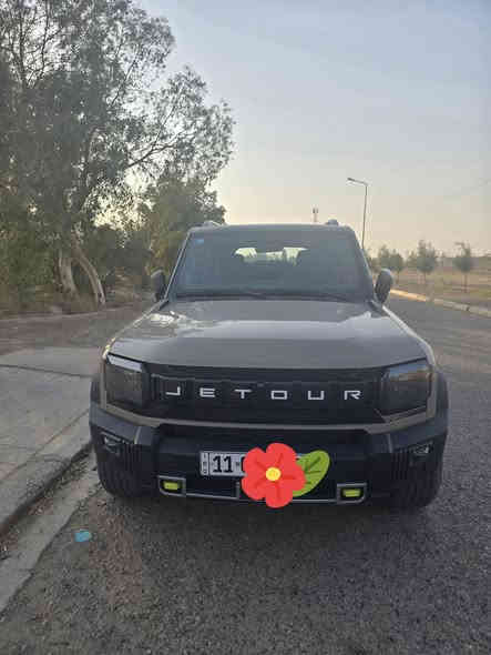 جيتور T2 2025
جيتور T2 2.0L
الموديل: 2025 (خليجي)
العداد: 14000 كم قابل للزيادة
اللون المرغوب صحراوي
مقاعد زيتوني
المحرك: 4 أسطوانات L 2.0 تيربو 254 حصان حقن مباشر
عزم الدوران (نيوتن-م): 390
ناقل الحركة: اوتوماتيكي دبل كلاتش من 7 سرعات
نظام الدفع: نظام دفع رباعي متطور من BorgWarner
الضمان الأساسي: 6 سنوات وعداد كيلومترات مفتوح
ضمان المحرك: 10 سنوات او 1،000،000
بعدها داخل الضمان و الصيانة كلها داخل الشركة
المواصفات:
*فتحة سقف بانوراما 1.1م
*إطارات قياس 20 إنچ
*الصندوق شفط
*الشباك الامامي المضاء  بجيتور
*مثبت سرعة مع رادار تفاعلي
*نظام القيادة شبه الذاتية
*نظام الكبح التلقائي في حالة الطوارئ
*نظام تحذير الاصطدام الامامي والخلفي
*كاميرات محيطية 540 درجة
*حساسات أمامية وخلفية
*نقطة عمياء
*نظام تحذير مغادرة المسار
*نظام المساعدة للبقاء في المسار
*شاشة التحكم بقياس 15.6 إنچ
*شاشة القيادة بقياس 10.25 إنچ
*نظام صوتي متطور 12 سماعة من Sony
*نظام أبل كاربلاي وأندرويد أوتو لاسلكي
*نظام اوامر و تحكم صوتي
*مقصورة الركاب من الجلد الفاخر والكنتارا
*مقعد السائق والراكب كهربائي
*مقاعد السائق والراكب مبردة
*مقاعد السائق والراكب مزود بذاكرة لحفظ 3 وضعيات الجلوس
*إنارة ترحيبية مع إنارة محيطية متعددة الالوان
*مصابيح أمامية وخلفية أوتوماتيكية LED
*المرايا الجانبية قابلة للطي كهربائياً ومدفئة
*دخول ذكي و تشغيل عن بعد
*خاصية إغلاق نوافذ وفتحة السقف عن بعد
*شاحن هاتف لاسلكي سريع
*نظام تنقية الهواء PM2.5 وفلتر N95
*مسند الذراع الوسطي مع ثلاجة
*انماط قيادة متعددة للطرق الوعرة
*وسائد هوائية امامية و جانبية عدد 6
*ماسحات الزجاج الأمامي مع حساس للمطر
*دوسات جانبية
*نظام الفرامل الأوتوماتيكي Autohold
*نظام التحكم بنزول المنحدرات
*نظام المساعدة لصعود المرتفعات
*نظام مراقية ضغط الاطارات
السعر : ٣٩ مليون
***********
