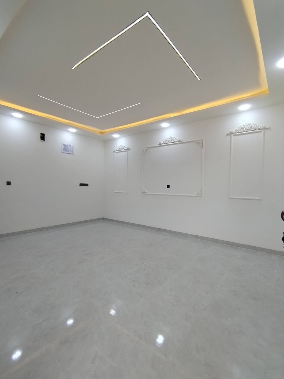 ➡️🏦🏦🏦عروض #مكتب جنه للعقار 🏦🏦🏦➡️

                دار للبيع في📍 #حي الملايين الأولى

🔵المساحه:  150م

🌏الموقع : قرب #جامع اهل القرآن 

🏠طابقين 5️⃣غرف نوم +مطبخ+استقبال واسع+هول +صحيات لكل طابق

🧱الدار بناء حديث مجهز ب (نظام دكتات -تأسيس سبالت-سقوف جبس بورد -سيراميك +بورسلين هندي(60×120)-واجهه حديثه)

🗺️نوع العقار : #بستان ملك صرف سند 25

للاستفسار الاتصال على الرقم او مراجعه مكتب #جنه للعقار حي الملايين الأولى مقابل جامع الحسنين

*********** ياسر الخيرو
*********** 

*********** عمار الخيرو
***********
