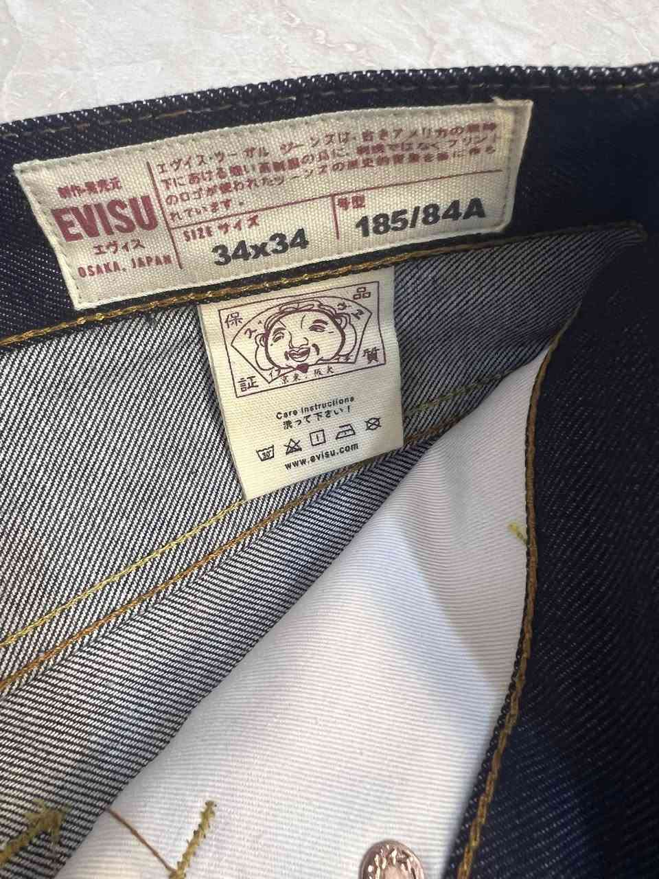 برمودة EVISU
صنع اليابان JAPAN
اقوى خامة جينز ممكن تلگاها بحياتك مستحيل اكو مثل هيچ خامة
نظيفة بالليبل 
قياس 34


**إذا كنت صاحب هذا الإعلان وتريد حذفه لأي سبب، رجاءا أرسل رسالة إلى الدعم الفني**
