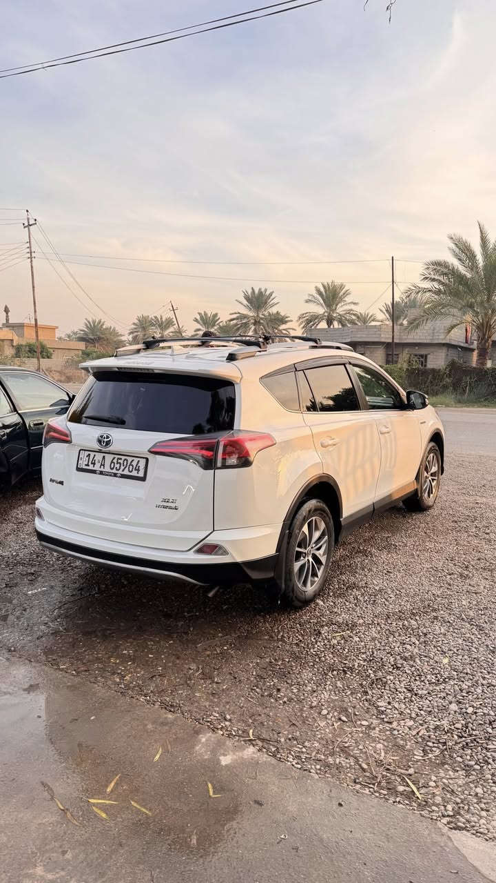 السلام عليكم  
راف فورً هايبرد و بانزين 
موديل 2018 امريكيً فول مواصفات
بدون صبغ ماعدا الدعامياتً حداديه جديده صدر جديد رقم بصره الدولي تحويل مشروع وطني لكل محافظات العراق ماشيه 53الف السعر 180وبيه مجال 
رقم صاحب السياره ***********
مكان السياره بلد
