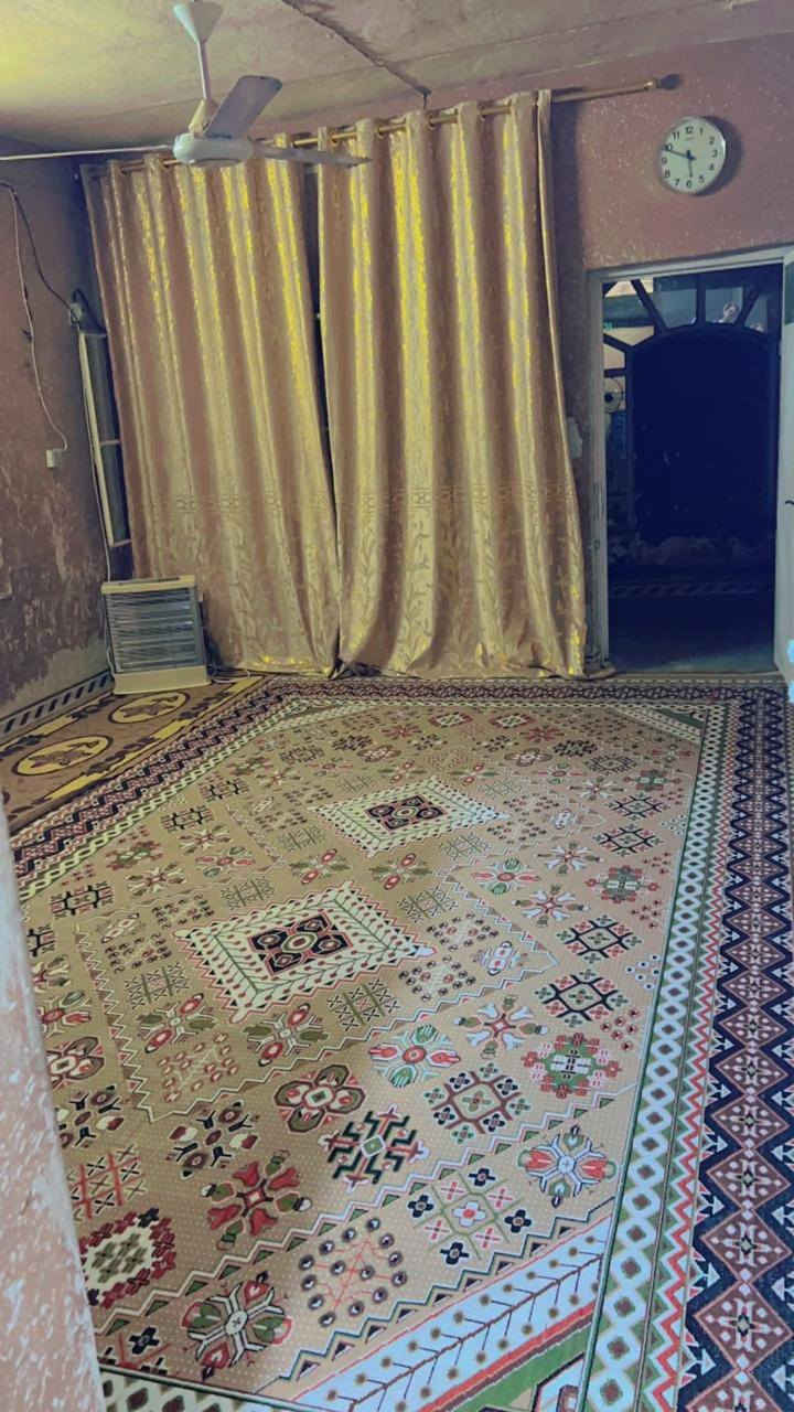 السلام عليكم 
للبيع بيت ٢٠٠ متر طابقين بل ٧٠٠٠ ع بره ***********
