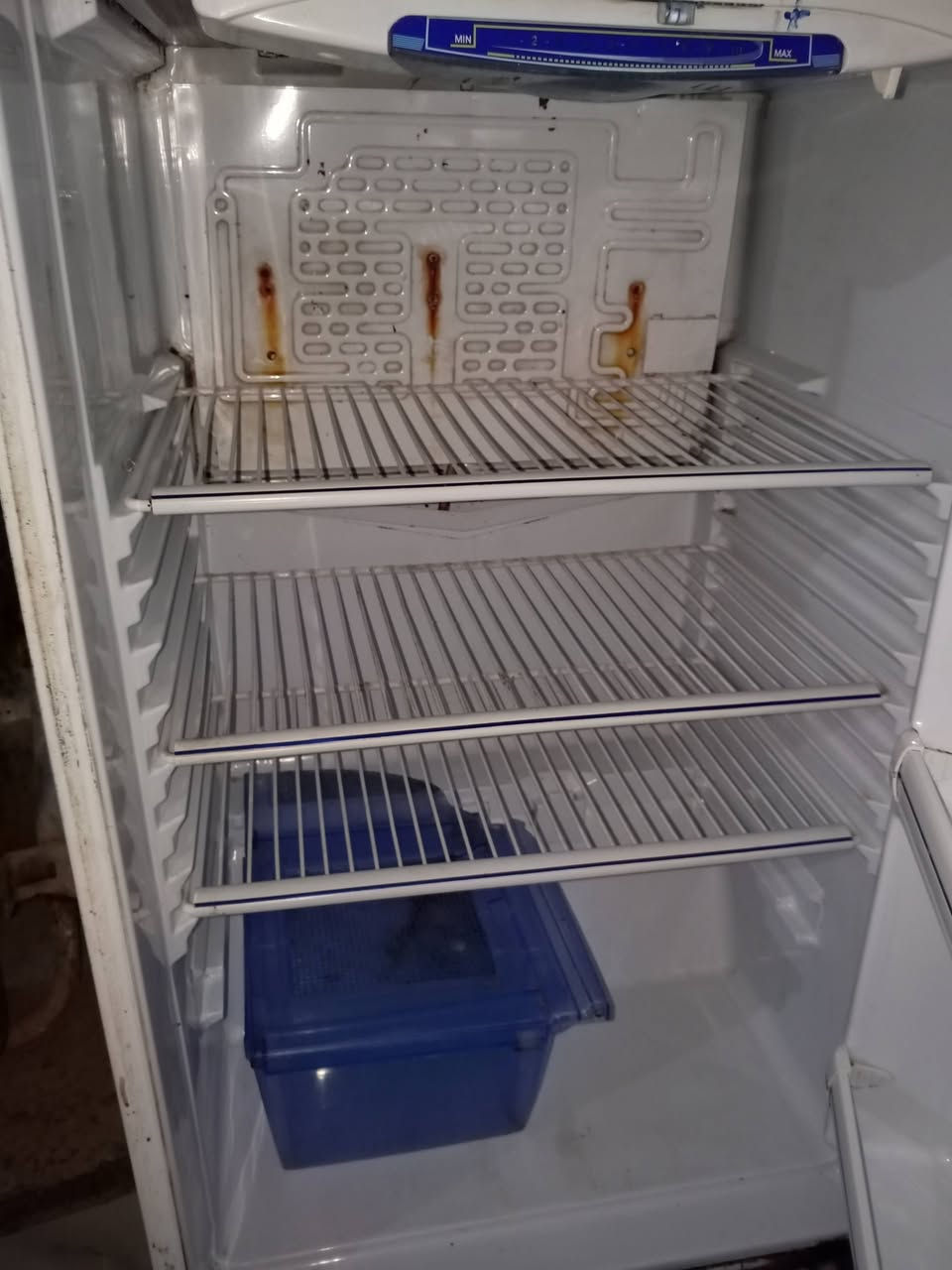 لسلام عليكم ثلاجه الحجم الكبير شغالة فوك جوة مداخلة تصليح ابد سعرها ١١٠المكان جميلة ***********
