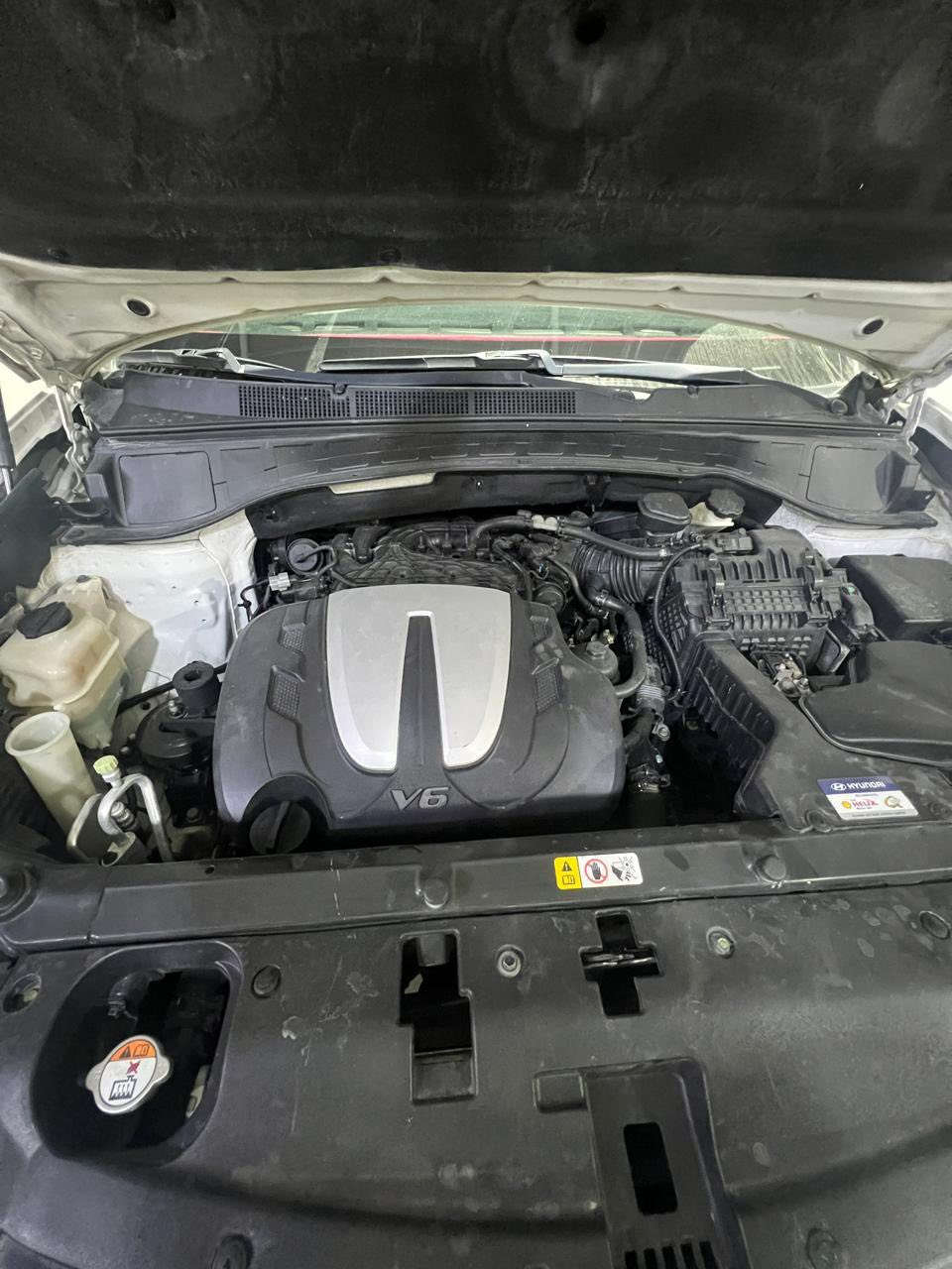 � للبيع: Hyundai Santa Fe 2014 فل مواصفات 🔥
سيارة عائلية قوية ومريحة، مناسبة للسفر والاستخدام اليومي، تجمع بين القوة والفخامة.

المواصفات:

 • محرك V6 سعة 3.3 لتر قوي
 • دفع رباعي AWD ثبات عالي على الطرق
 • كير أوتوماتيك ناعم
 • فتحة سقف بانوراما
 • 7 ركاب مساحة عائلية مريحة
 • شاشة + كاميرا خلفية
 • تبريد ممتاز وتجهيزات متكاملة

الحالة:
سيارة نظيفة جداً، قيادة مريحة وثابتة، جاهزة للاستخدام 
  بيها ثلاث قطع صبغ بدون دواخل بدون ايرباكات 

📞 للاستفسار والتواصل: على الخاص او ***********
واتساب موجود 
ا
📍العنوان : كركوك

💵 السعر : 165$ بيها مجال للشراي 

✨ فرصة لمن يبحث عن SUV قوية وفخمة بسعر مناسب
