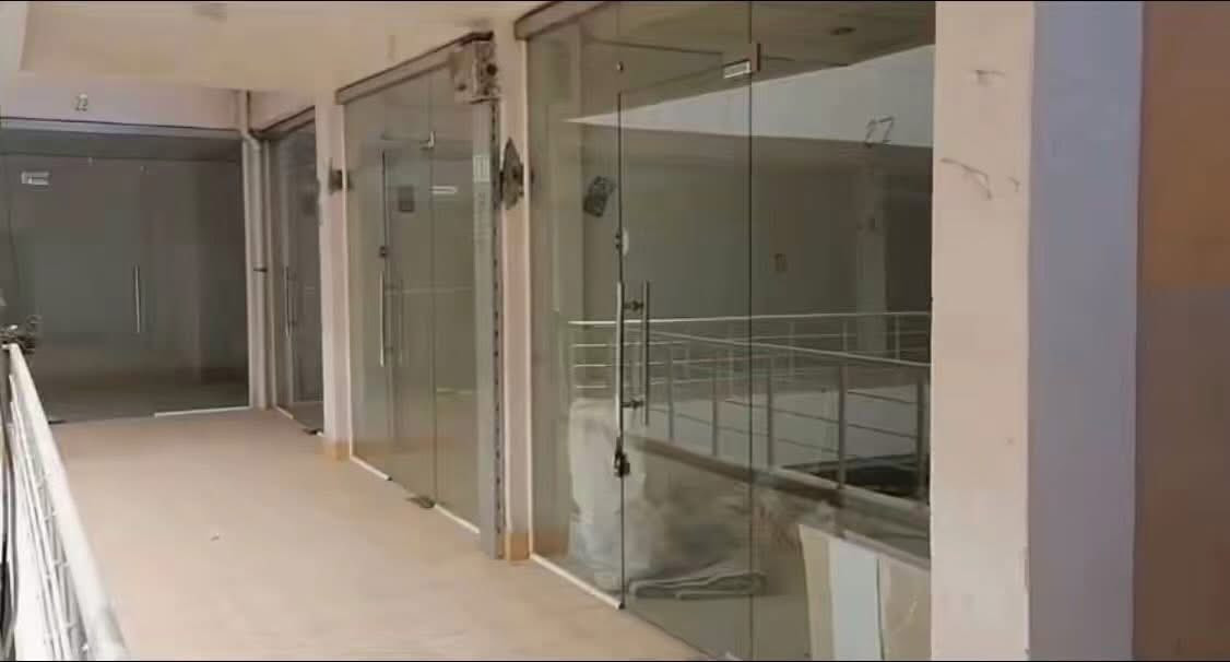 🔴 باله‌خانه‌ بۆ كرێ – ناو بازاڕی ئازادی 

باله‌خانه‌ی (حه‌مه‌ قاره‌مان) بۆ كرێ، پێكهاتووه‌ له‌ 3 نهوم 

✅ گونجاوه‌ بۆ:
🔹 كۆلێژ 
🔹 په‌یمانگه‌ 
🔹 كلينيك و دكتۆر

📍 شوێن: ناو بازاڕی ئازادی – شه‌قامێكی گشتی 

📞 بۆ زانیاری زیاتر و په‌یوه‌ندی:
☎️ ***********
☎️ ***********

#كركوك #ايجار #عقارات #عمارة
