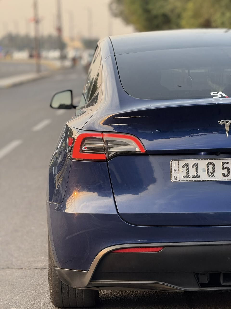السلام عليكم للبيع بسعر مناسب تسلا مودل Y موديل 2023 دبل ماطور لونك رينج اون لاين اخر تحديث ومربوطة ع تطبيق  مواصفات التسلا المعروفة حادثهة جاملغ خلفي بدون دواخل ايرباك بردة فقط ماشية 70 الف كيلو عمر البطارية 95‎%‎ سيارة جديدة رقم بغداد  الجديد حرة وباسمي  تحويل ثاني يوم واي نقص مابيه السعر 205 ورقة وبي مجال حك العملة مكان السيارة شقق الصالحيه او شارع حيفا للاتصال *********** مصطفى

