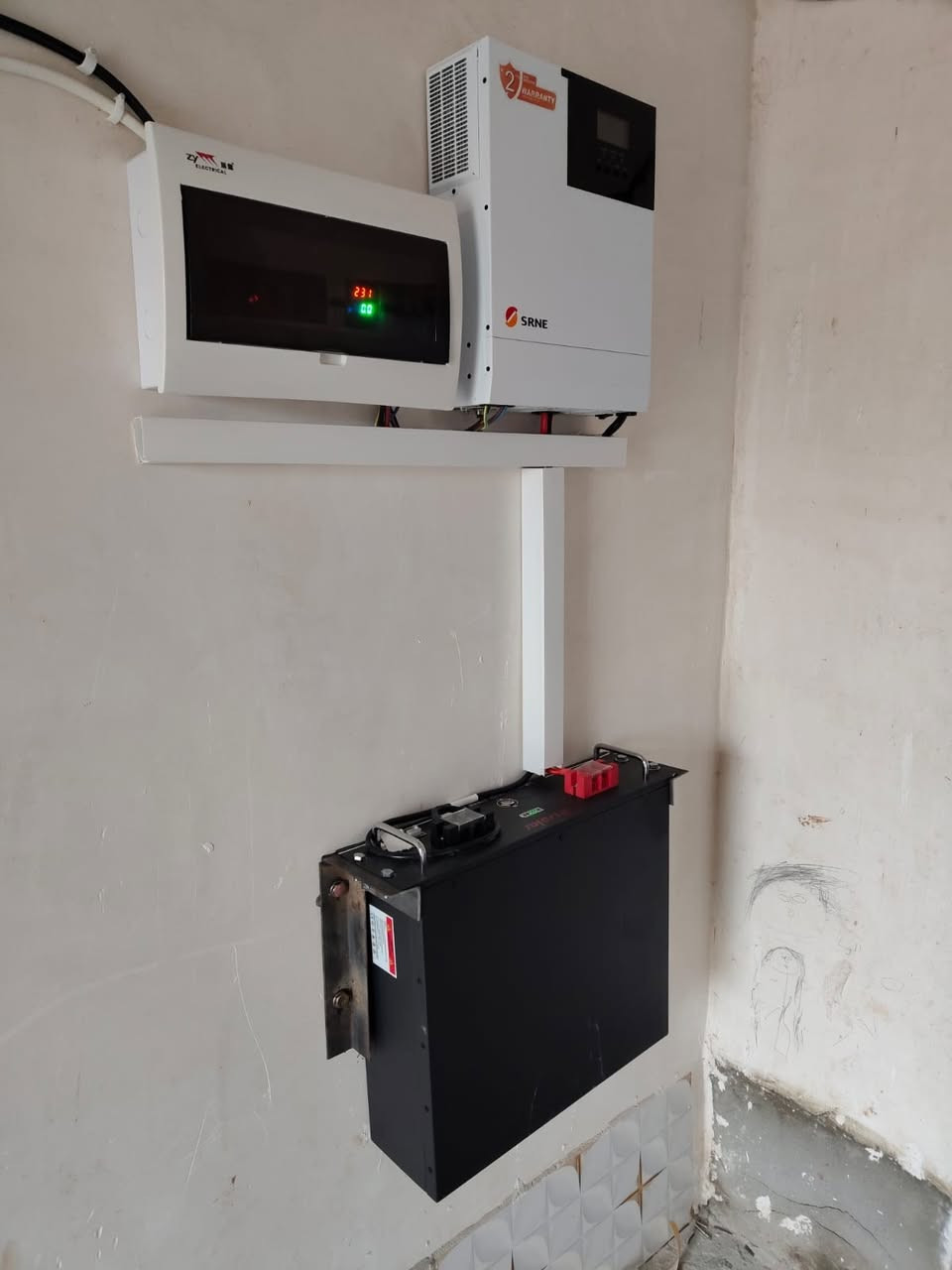 تم بفضل الله تجهيز وتنصيب  منظومة طاقة شمسية
#لمنزل_السيد(#قحطان_مشروع)
#الرياض_قرية_حديد
مكونات المنظومة:
🔵الواح 620 واط عدد 3
🔵 بطارية 3 كيلوواط 
 🔵انفيرتر  3.6 كيلوواط ماركة Srne

مكتب هاني شاكر السلطان للطاقة الشمسية 
الحويجة #ناحية الرياض
هاني   ***********
ظافر ‏ ‪0780 680 4046‬‏
رعد ‏  ‪0782 496 9996‬‏
