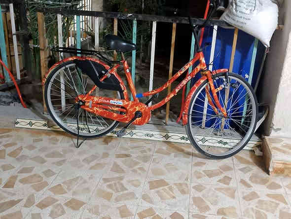 السلام عليكم ورحمة بيسكل حجم 26 ياباني اصلي شرط والسعر 155 وبيه مجال بسيط لون مرغوب مكان العمارة حي الحسين الهاتف ***********
