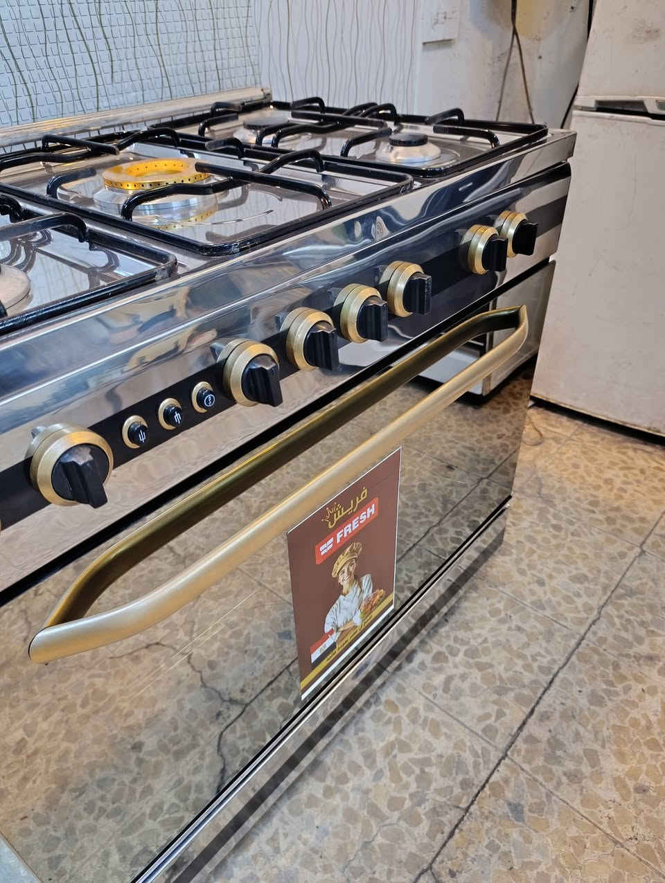 سلام عليكم طباخ فريش الباب الاول الاصلي الوزن ثقيل طباخ اخو الجديد نضافه 99بل ميه افران منفصله يشتغل فوك وجوه بنفس الوقت او طفين واحد وشغلين واحد حسب الرغبه نضام بوري نضام سيفتي حمايل للطفال العنوان بغداد الامين شارع صيدليه النضاميه قرب افران السلام ***********
