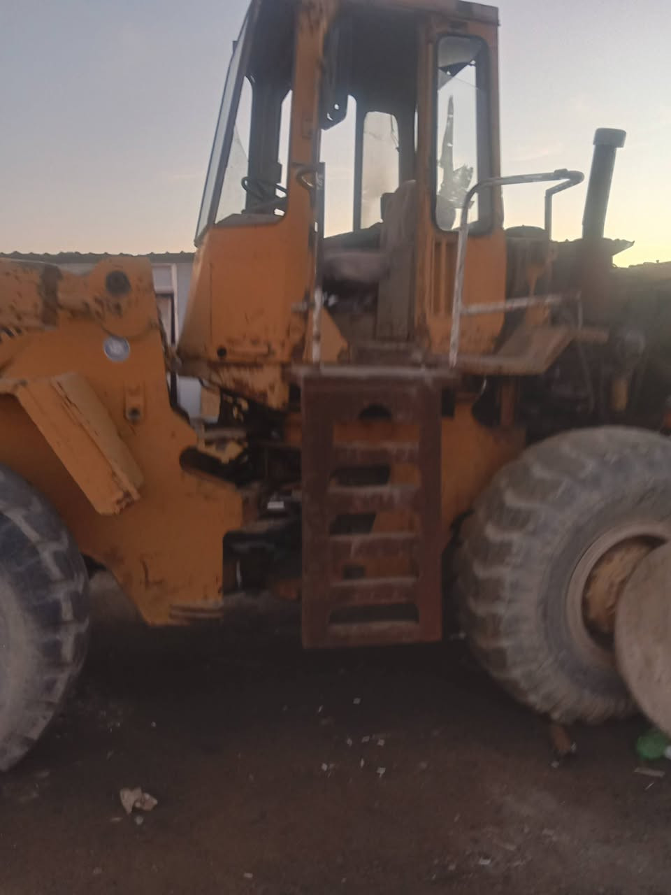 شفل كتربلر حجم 936للبيع بدون تحويل المكان ديالى للاستفسار الاتصال على الرقم ***********
