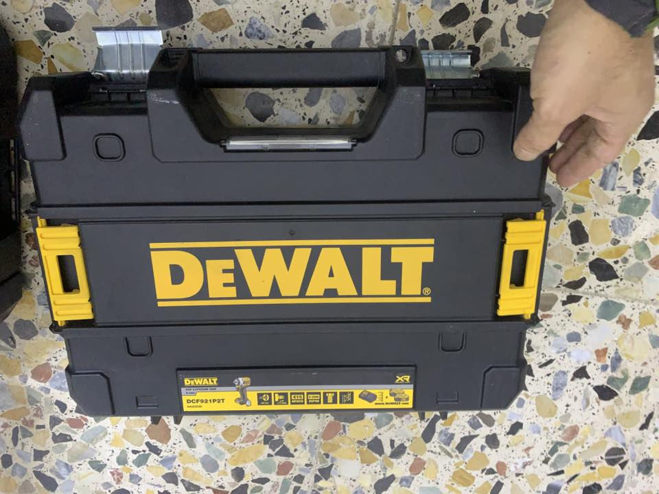 للبيع جنط ديوالت
عدد٢
بغداد م الصدر 
***********
السعر ٤٠ الف
