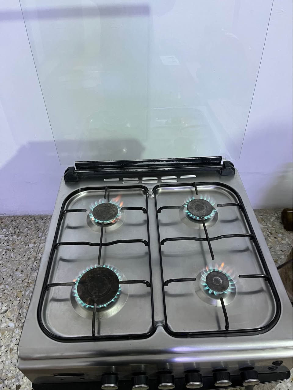 طباخ 4 عيون نضيف وناره تخبل و على الفحص فرنه يشتغل الفوك وجوه سوه وناره هم تخبل سعره 90 وبيه مجال المكان نهايه الشعله منطقه الدهله *********** بغداد, العراق
