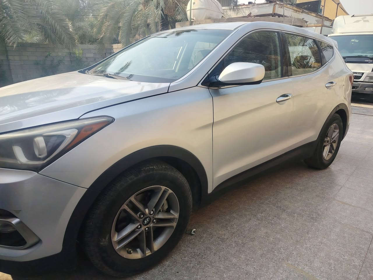 السلام عليكم سنتافيا ١٧ وارد أمريكي مكينه مفتوحه سعر ب١٣٠ سونار مرفق بدون دواخل مجرد شخط وصار بيه صبغ
***********
