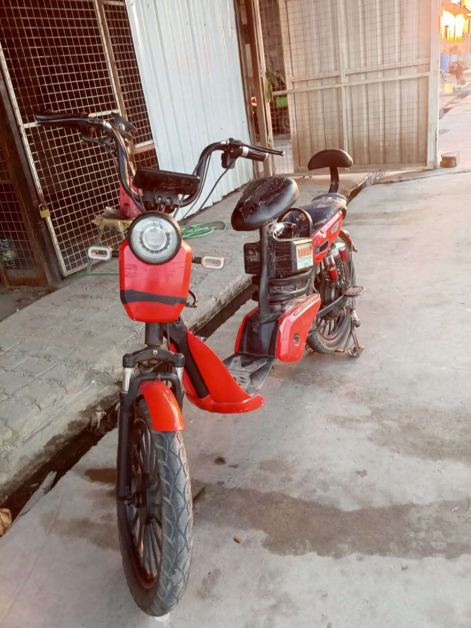 سلام عليكم بايسكل شحن اي عيب مابي بطاريات جديده ملف جديد اي عيب مابي دراجه اي نقص مابيهه سعر 200 وبي مجال بسيط للاستفسار خاص او *********** مكان كركوك دوميز
