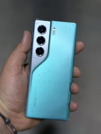 تكنو كامون ٤٠برو ذاكره ٢٥٦ الجهاز نضيف ما مفتوح السعر ٢٣٠ 07722793355