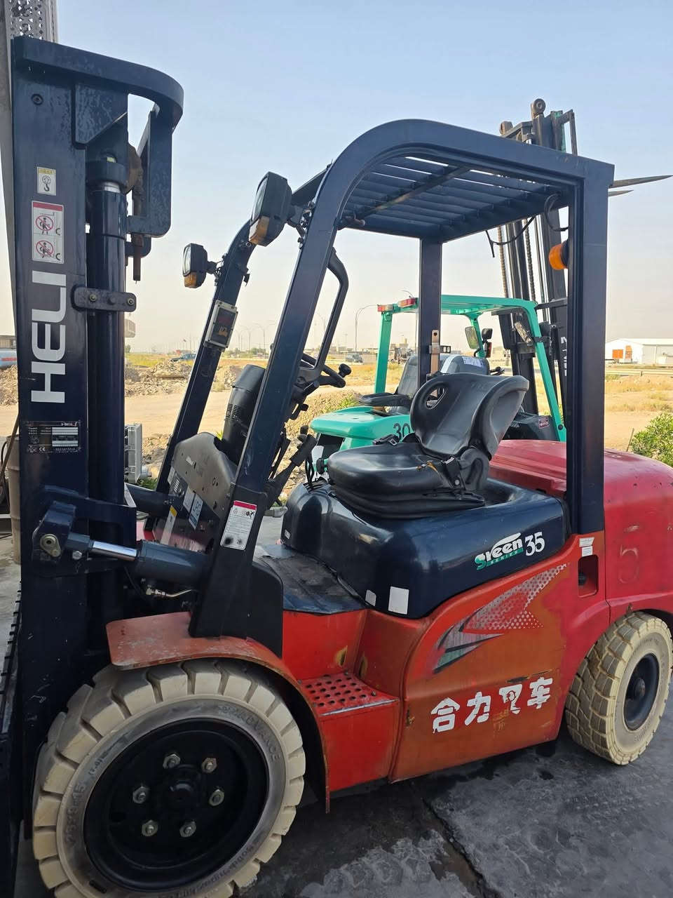 للبيع رافعه شوكيه HELl موديل 2015 منفيس رقم كاتي 
3.5طن 3حركات دخول جديد كفاله عامه 
مكينه أزوزه ياباني ع وضع الشركه بلادي 
العنوان ديالى بعقوبة قرب مديريه المرور 
تفاصيل اكثر اتصل ع 
***********
***********
***********
 يوجد توصيل جميع المحافضات
