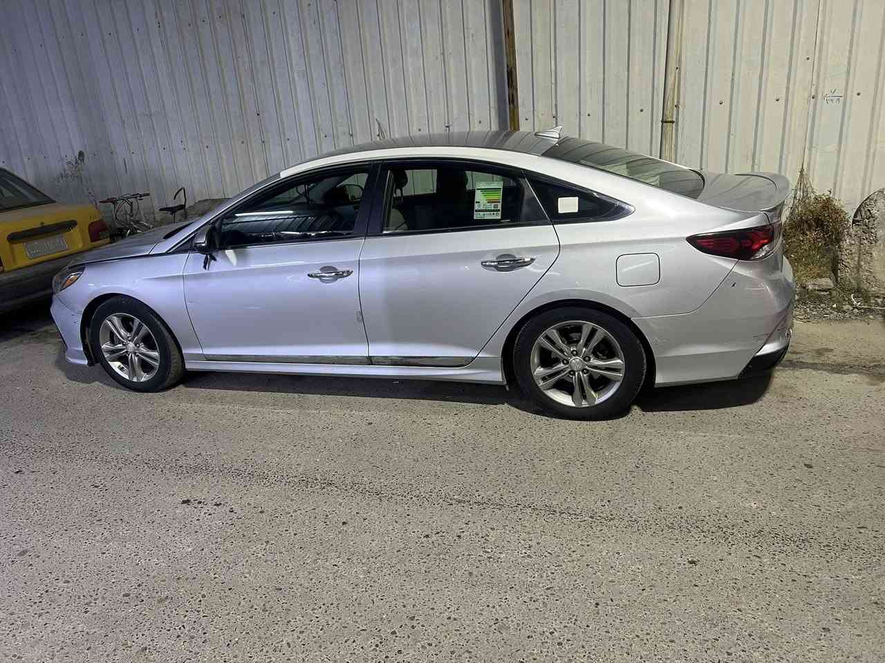 سوناتا موديل 2018 وارد امريكي حادثه جاملغ الي بصف السايق والبنيد بدون دواخل فول مواصفات من عدا الفتحه
بصمه واشاير مري وكشنات تدفئة ورادات وبيه مواصفات بعد هواي 
المكان بغداد 
السعر ١٤٥ وبيه مجال 
للاستفسار ***********
