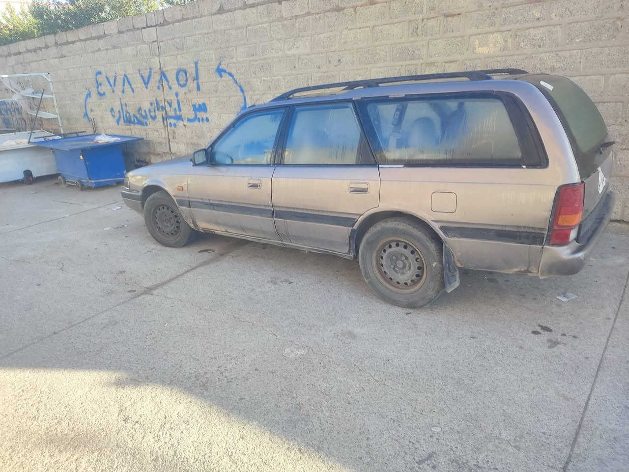 ئەو مازادەیە بۆ فرۆشتن سەیارەکە جاهیزە دوو وەرەقەی غرامەی لەسەرە بێ موشکیلەیە بەس کیر دووی غەرەکی دەکە سەیارەکە مالی فەقیرە سنەوی ئەسڵە بە ناو دەکری بەشەرت نرخەکەشی ٣٠  وەرقە و مجالەکی کەم
 ***********
