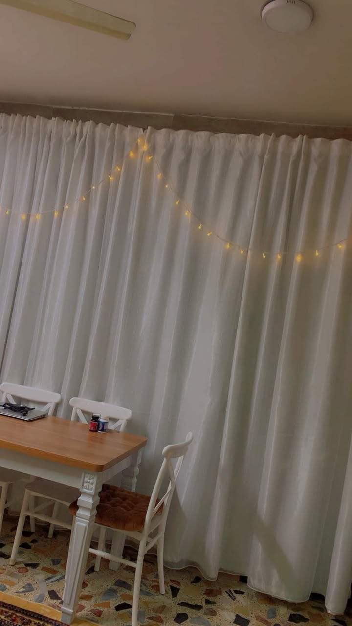 بردة تول مع بطانه بديل الحلق المخفي 
جديدة استعمال قليل 
العرض ٤ متر 
الطول ٢٧٠ سم 
المكان الوزيرية 
الرقم ***********
