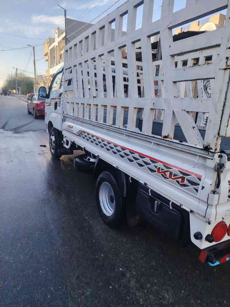 كيا فحل موديل 2022 رقم بغداد انكليزي بيها حصة كاز تحويل ثاني يوم للاستفسار الاتصال *********** مكانها موصل الجانب الأيمن
