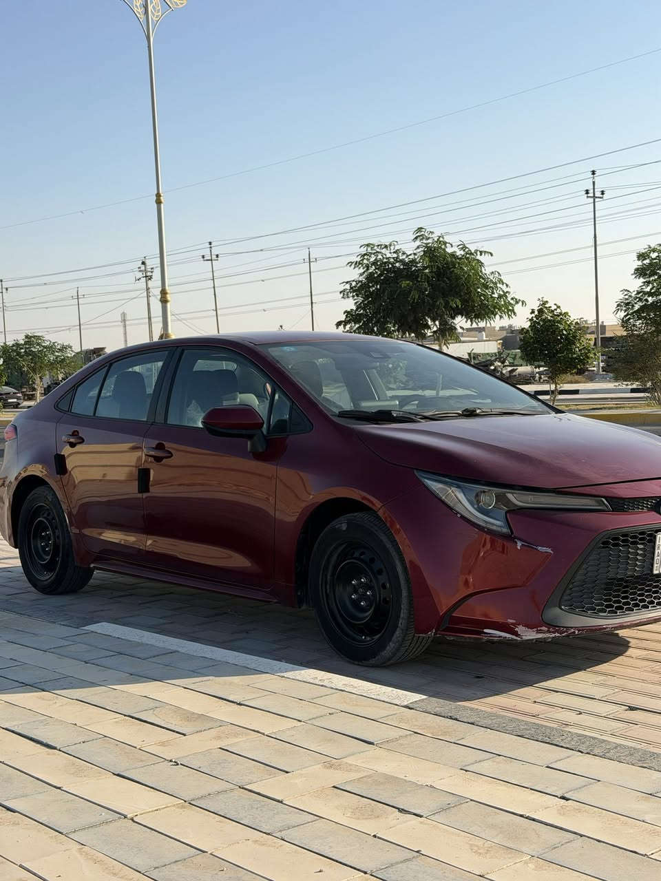 سلام عليكم سيارة كورلا وارد امريكي LE 1.8 موديل 2022 للبيع رقم معوقين سنتين وتصير حرة
⚠️رجاءً لا تجيني اذا ما قاري المنشور كامل ومقتنع بالسيارة ⚠️🌹
المواصفات :
1- اوتو هولد
2- سايد بريك اوتو
3- تحديد مسار 
4- رادار 
5- كروس سرعة 
6- شاشة لمس وسطية
7-كامرة خلفية
8- تبريد بيانو
9- لايت زينون
وبعد بيها شغلات هواي حلوة. السيارة مرتبة ونظيفة 
♦️السيارة ما بيها حادث جاية من امريكا سرقة والصور موضحه بالمنشور السيارة دواخلها (شاصي و لغد)شرط جديدة خدش مابيهن وهم للتوضيح بيها رصعات بسيطة موضحة بالمنشور و رذاذ صبغ جدا بسيط يروح بالبوليش
♦️ سيارة ما طاك بيها اي ايرباك ( الايرباكات سليمة)
♦️ السيارة مرقمة كربلاء وكاملة رقم معوقين و عندي بيها وكاله  عامة و سنتين وتصير حرة
♦️ المحرك 4 سلندر 1800cc يعني فول اقتصادية 
سعرها 148 ورقه وبيها مجال للشراي
مكان السيارة كربلاء للتواصل على هذا الرقم واتساب : ‭0775 704 3143‬
⚠️⚠️ فقط بيع بدون مراوس ⚠️⚠️
🛑 السيارة جبتها ماشيه 49 الف كم وهسه ماشيه 57 الف كم يعني ما ماشيه هواي السيارة نضيفه كلش 
ملاحظة: مشيها قابل للزيادة
