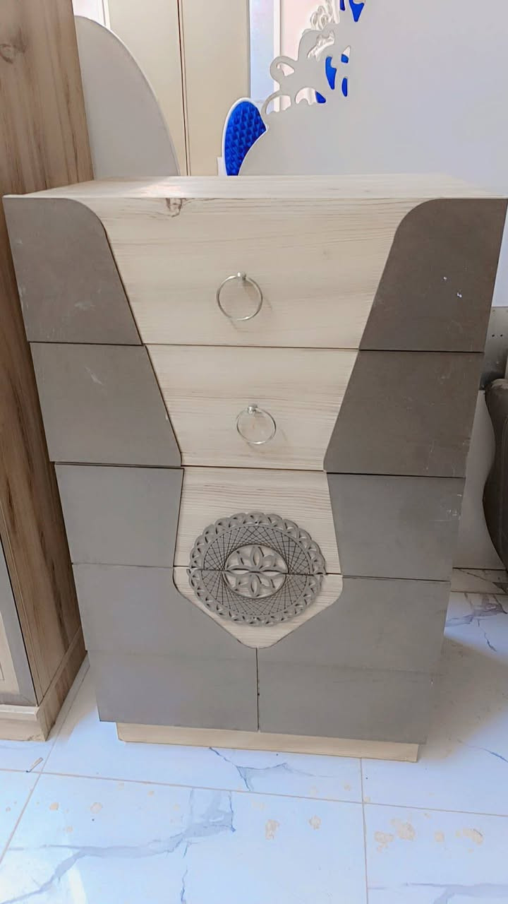 غرفه 8 قطع فول نضافه وياها دوشك هديه السعر 700 مكانه حي رحمه توصيل مجاني 
داخل النجف


**إذا كنت صاحب هذا الإعلان وتريد حذفه لأي سبب، رجاءا أرسل رسالة إلى الدعم الفني**