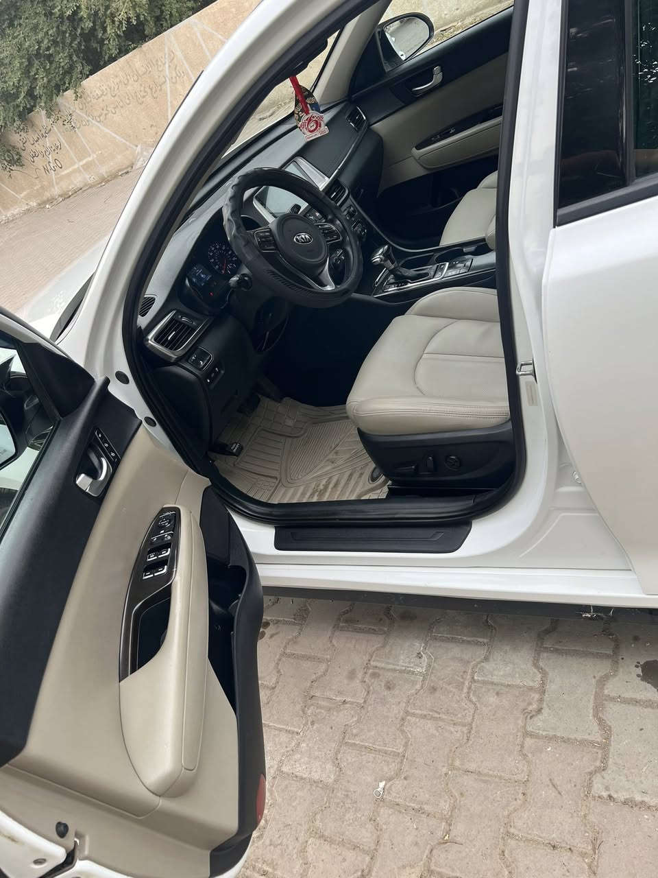 سلام عليكم اوبتما موديل 16 فول  واحد ع واحد  سياره حلوه وارد أمريكي  حادث جاملغ وبنيد بدل بلادي نفس ألون السعر 135 وبيها مجال العنوان بغداد الحريه رقم  ***********
