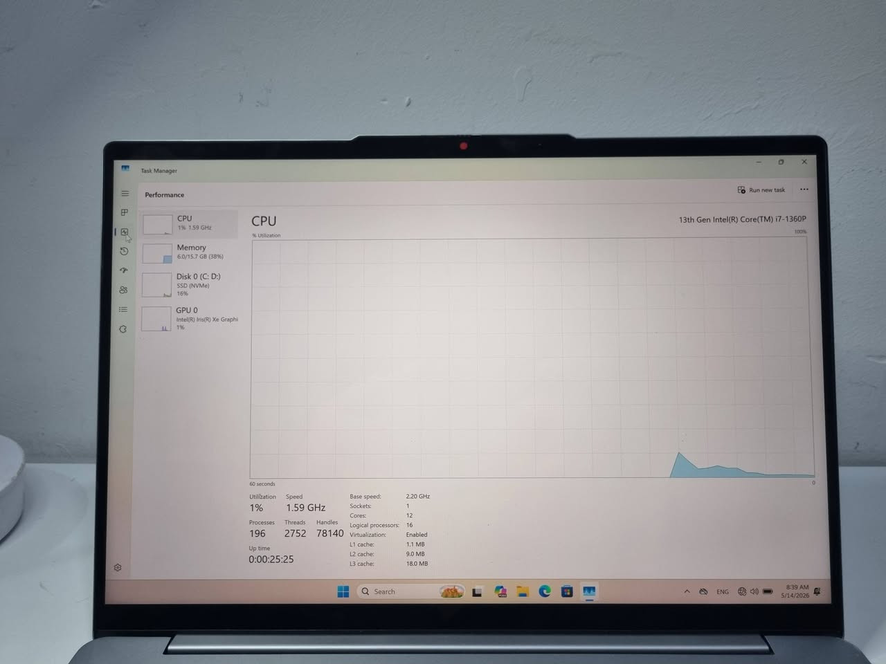 Lenovo slim 7
الأداء والذاكرة
​المعالج: Intel Core i7-1360P (الجيل 13).
​الذاكرة (RAM): تصل إلى 16 جيجابايت (LPDDR5-5200).
​التخزين: SSD NVMe PCIe 4.0 يصل إلى 1 تيرابايت.
​🎬 الشاشة والعرض
​الحجم والدقة: 13.3 بوصة، بدقة 2.5K (2560x1600) من نوع IPS.
​الميزات: معدل تحديث 90Hz، سطوع 400 شمعة، ودعم Dolby Vision.
​🔋 التصميم والبطارية
​الهيكل: نحيف جداً (14.8 ملم)، خفيف الوزن (يبدأ من 984 جرام)، مصنوع من ألياف الكربون والألومنيوم.
​البطارية: 50 وات/ساعة مع ميزة الشحن السريع.
​🔌 المنافذ
​منفذ Thunderbolt 4.
​منفذ USB-C 3.2 Gen 2.
​منفذ سماعة رأس (3.5 ملم).


**إذا كنت صاحب هذا الإعلان وتريد حذفه لأي سبب، رجاءا أرسل رسالة إلى الدعم الفني**