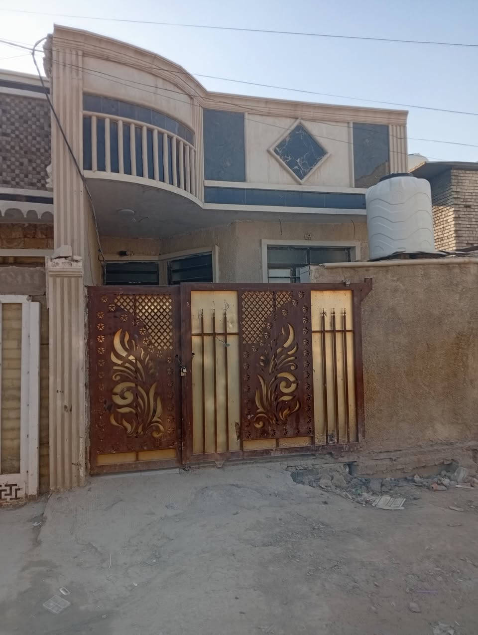 السلام عليكم بيت مساحه ١٠٠ مترا طابق واحد  للبيع 
قرار ٢٥ وكاله ام الصوره بدور الشرطه قرب مولت المصري 
السعر ٧٠ وبي مجال ستفسار أكثر ***********
