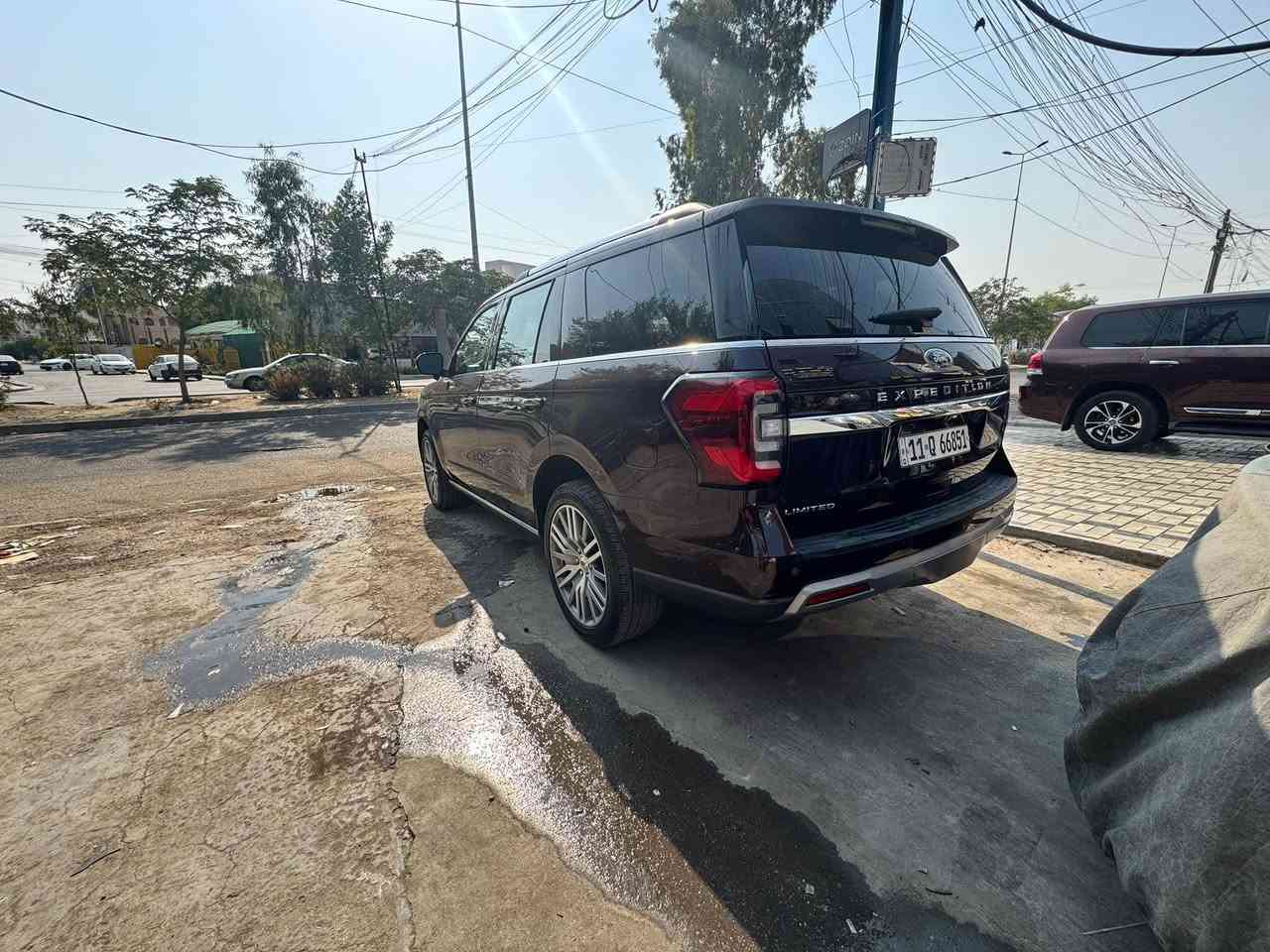Ford expedition limited 
الموديل :2023 بتره
اللون : جوزي غير محدد
العداد : 33 الف كيلو قابل للزيادة
السعر 39،000$
حجم المحرك : 6 ستة سلندر توين تيربو 
الضرر : 
باب سايق وياب خلفة سايق مبدلات والايربكات بس بردة 
رقم الشاصي
(1FMJU1K85PEA42030)
2x4(RWD) السيارة فوول  
فتحة بانورما
كشنات جلد خمري 
كشنات امامي تدفئة +تبريد 
كشنات خلفية vip + تدفئة
المقاعد الصف ثالث كهربائية مع وضعيات 
انارة داخلية محيطية led 
بصمة ابواب 
تشغيل عن بعد(Remote engine start)
صندوق كهربائي شفط
رادار امامي ( تحديد مسار) تحذير من اصطدام
رادار جانبي ( نقاط عمياء) 
رادر خلفي ( تحذير من اصطدام)
استيرن تدفئة
هاند بريك بصمة
اطفاء وتشغيل السيارة اثناء الوقوف ( auto start and stop)
كاميرا 360 
حساسات امامية +خلفية
 نظام ملاحة وخرائط( navigation )
شاشة قراءة اعطال
توقف ذاتي عند الاقتراب
نظام BANG& OLUFSEN مع مكبر صوت مركزي
مخرج كهرباء داخل السيارة 220v
مرايات جانبية كهربائية 
نظام towing قطر سحب 
شاشة كبيرة  ( تسلا )
***********
