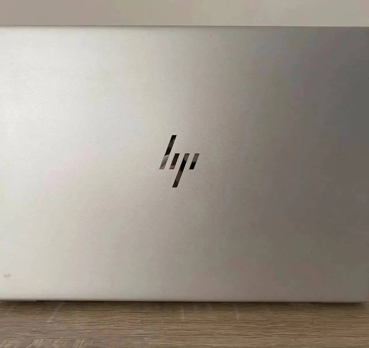 لابتوب hp Elitebook الشكل الحديث هيكل المنيوم الجيل الثامن للبيع 
الحاسبه سوبر سلم وهيكل معدني انيق جدا 
الجيل الثامن
المعالج core i5 الجيل الثامن
رام 8 كيكا DDR4
هارد 256 كيكا SSD
كرت الشاشه Intel Uhd 630 حجم 4 كيكا
الشاشه حجم 14 انج ضد التوهج 
باتري ليثيوم 6 خلايا  شحن سريع 65 واط والباطرية ممتازة
كامره دقة hd
 منفذ تايب سي و رام  وhdmi وباقي المنافذ   الحاسبه كلش نضيفه وحلوه
السعر 325 الف


**إذا كنت صاحب هذا الإعلان وتريد حذفه لأي سبب، رجاءا أرسل رسالة إلى الدعم الفني**