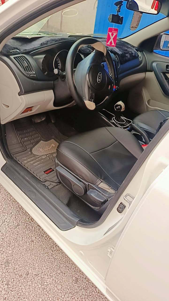 السلام عليكم سيراتو 2012سياره جديده صدر خلفي امامي جديد محرك بعده صبانه ما ممدوده عليه سيره دوشمه جديد سياره نقص برقي ما بيه مكاني رمادي سعر 113مجال شي قليل رقم *********** تخم تاير جديد
