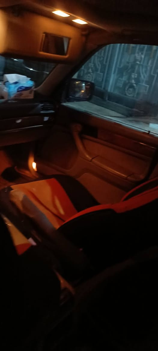 السلام عليكم شباب
بي إم للبيع فقط 
حجم 735 موديل 91 رقم بابل بأسمي 
كير عادي جاترك 
محرك البارحه شاده خير من الله 
تبريد ثلج ❄
فتحه شغاله ٣ طگات 
سنتر لوك 
بيها طخه بجاملغ الوره ومصبوغه عام 
و بارحه ندحجت باب السايق موضحه بصوره اناراتها كلها شغاله داخل وخارج كهربائيات من الدعاميه للدعاميه شغاله مري جانبيه كهرباء شغالات  حداديه أمامي خلفي خير من الله ما بيها طسه ومع العلم بيها ويل ١٨ M بيها 
السعر 45 وبيها مجال للطيبين 
ما متواجد عل فيس مكلف بلنشر 
***********
