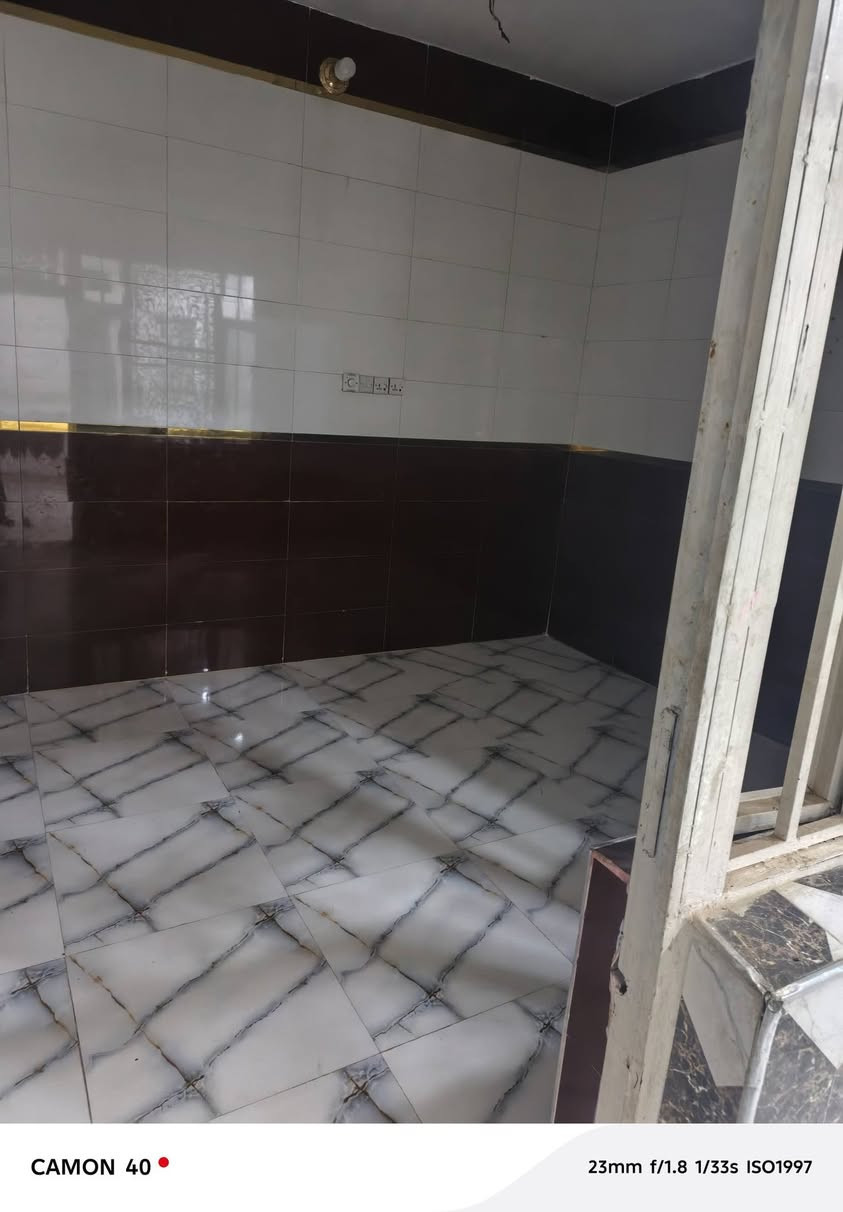 مشتمل لايجار مكانه شطره فتاحيه قراب مجمع بيسان يحتوي على غرفتين كبار وصاله ومطبخ وصحيات بيت نضيف ايجاره ٢٥٠الالف ***********
