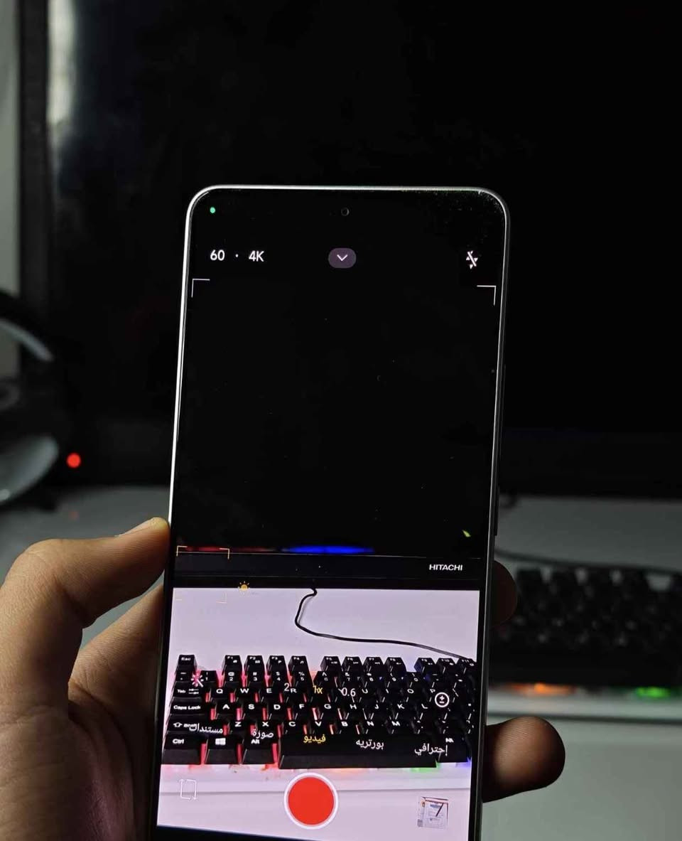 🔥 المواصفات التقنية الرئيسية
📱 الشاشة: 6.67 بوصة AMOLED بدقة 1.5K (2712×1220) + معدل تحديث 120 Hz وDolby Vision وHDR10+، مع حماية Corning® Gorilla® Glass Victus. �
Mi Poland
⚙️ المعالج: Qualcomm Snapdragon 8s Gen 3 القوي (4 نانومتر)، مناسب للألعاب والتطبيقات الثقيلة. �
Mi Poland
🧠 الذاكرة: 8 GB أو 12 GB رام + تخزين داخلي 256 GB أو 512 GB (UFS 4.0). �
Mi Poland
📸 الكاميرات:
خلفية مزدوجة: 50 MP (عدسة رئيسية مع تثبيت بصري) + 8 MP واسعة
أمامية: 20 MP للصور والسيلفي. �
Mi Poland
🔋 البطارية: 5000 mAh مع شحن سريع 90 W (يصل تقريباً إلى 100% في ~35 دقيقة حسب الشركة). �
Mi Poland
📡 شبكات واتصال: يدعم 5G، Wi-Fi 6، Bluetooth 5.4، NFC (في بعض المناطق)، مستشعر بصمة داخل الشاشة. �
Mi Poland
📱 النظام: يعمل بنظام Android 14 مع واجهة HyperOS من شاومي. �
Mi Poland
💧 المتانة: تصنيف مقاومة الماء والغبار IP64. �
Mi Poland
موبي كوست
📊 النقاط الأساسية في POCO F6
✅ أداء قوي في الألعاب والتطبيقات بفضل المعالج الرائد. �
✅ شاشة ممتازة في سطوعها وجودتها مع معدل تحديث عالي. �
✅ كاميرا جيدة للصور والفيديو مع تثبيت بصري. �
✅ بطارية كبيرة وشحن سريع. � موصل, نينوى


**إذا كنت صاحب هذا الإعلان وتريد حذفه لأي سبب، رجاءا أرسل رسالة إلى الدعم الفني**