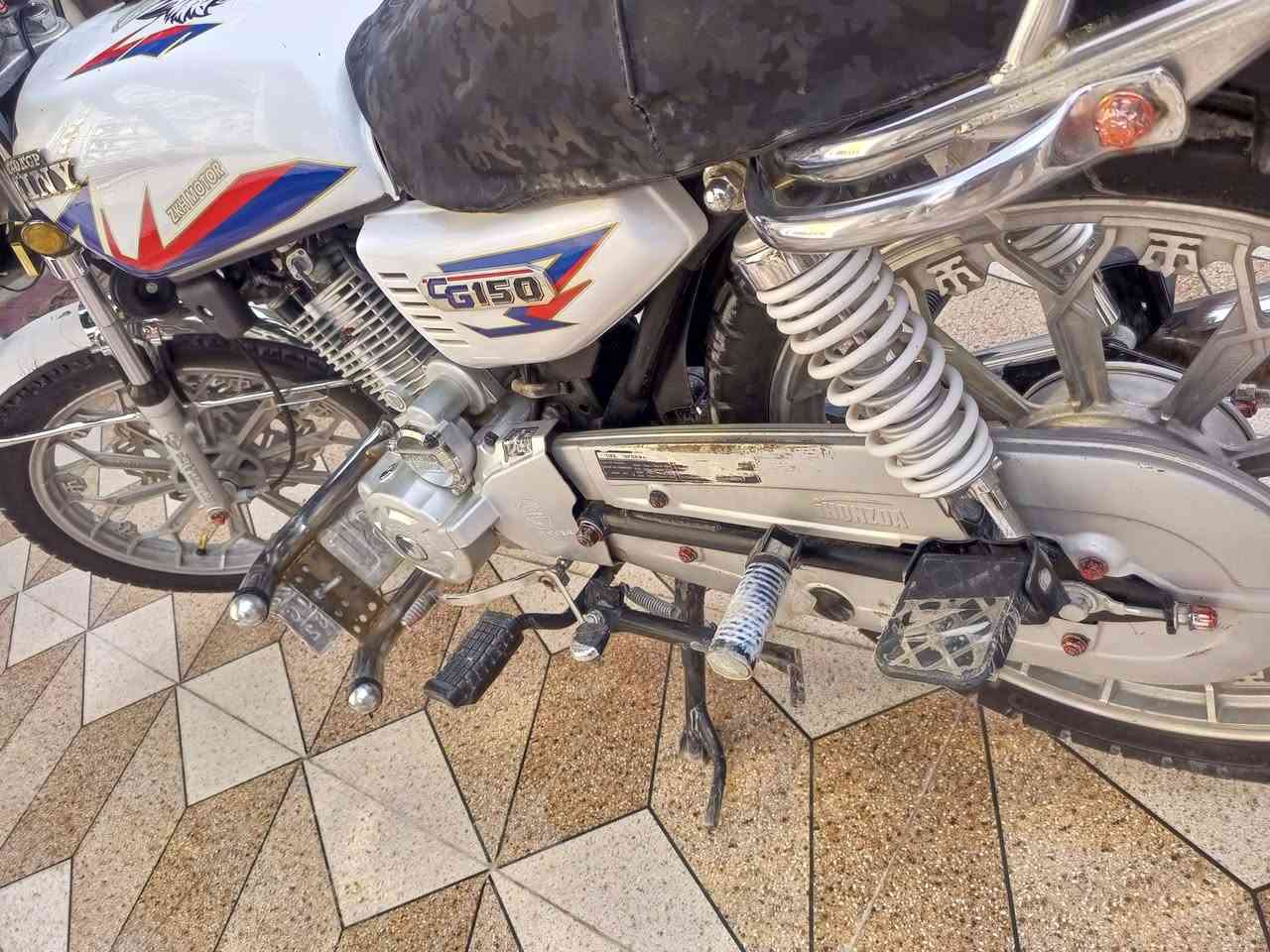 للبيع دراجه سفانه موديل 24 اوراق اصولي كهربائيات شغاله بصمه تشغيل عن بعد اوراق اصولي دراجه مجنبزه وخير من الله السعر 650 قفل 
رقم ***********
