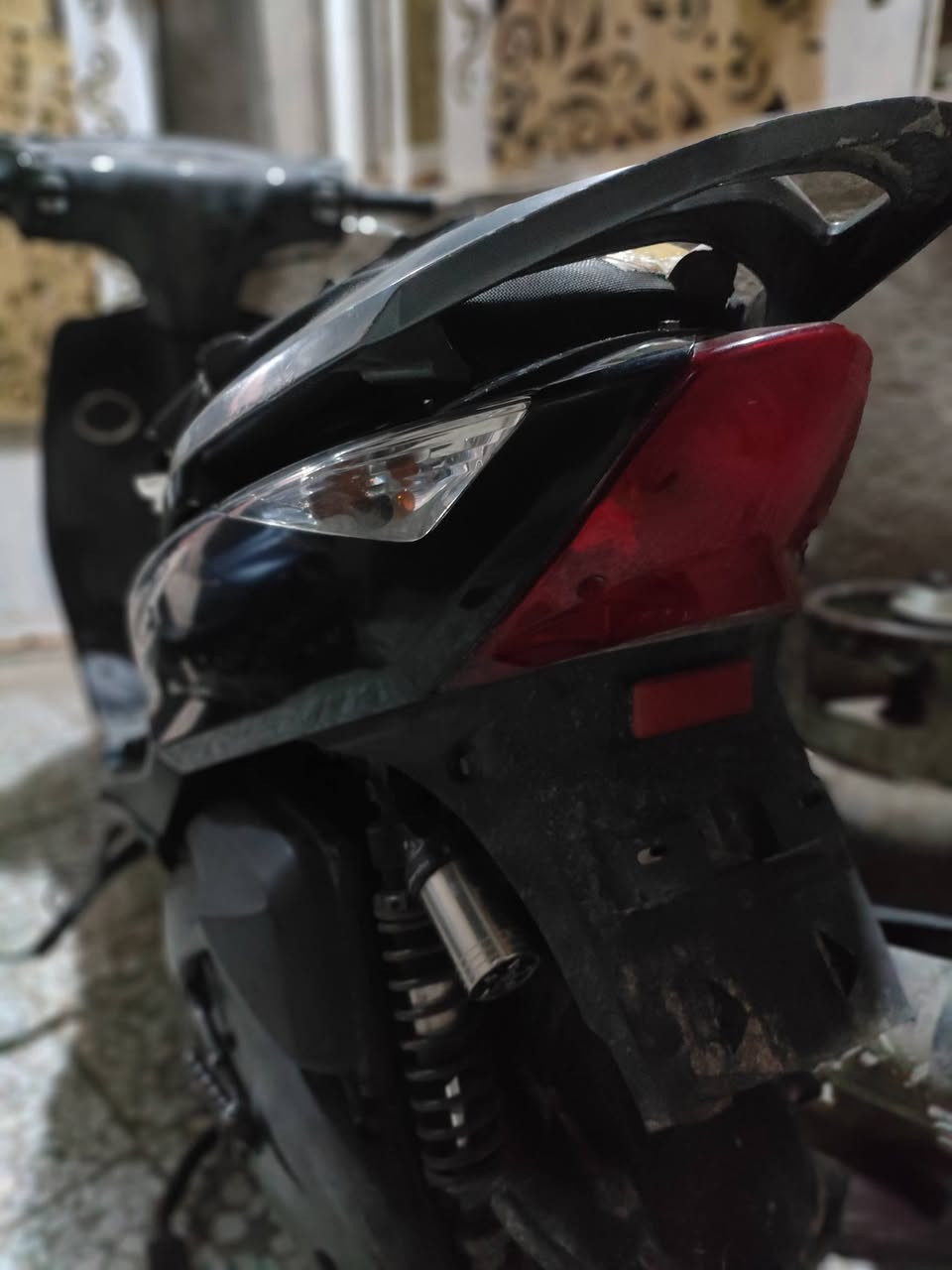 ثعلب لونين اسود ورصاصي كفرات اصلي شرط الختم الدراجة طالعة من رمبه صارلهة 8 اشهر  صار 7 ايام مجفته تخم تايرات فيتنامي ابو25 جديد دبلات خلفي  مزود ابو البطل يدات بريك رياضي بنفسجي من رمبه كلج رياضي من رمبه خرز رياضي جديد  فايبرات رياضي مجامع جدد دبلات امامي جدد باتري جديد دراجة بيهة صوت بالكلج  اريد ابيعه محتاج فلوس رايدهة ب400 وبيهة مجال قليل رجاءن لحد يكسر بسعرهة مكاني بغداد شعلة للاستفسار وتساب ***********
