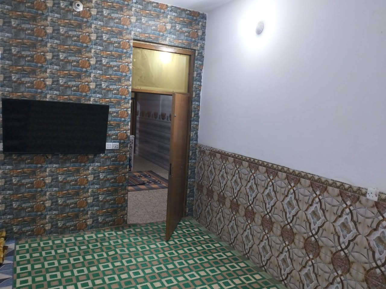 السلام عليكم دار للبيع 100 متر طابق ثاني هيكل كافت خدمات بغداد الكمالية كاع ابو رشاد ***********
