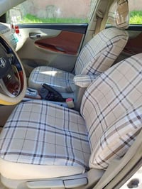 مقعد سيارة • موديل ٢٠١٣ • مبادلة فقط