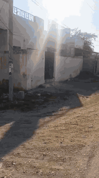 يوجد لدينا بيت للبيع قديم في منطقة سيف سعد الغالبيه الموقع مدخل شارع 30 على شارع العام تجاري  مقابيل محطة كهرباء الجديده ركن مربع المساحه 100 م//10 في 10 السعر 45 ؤبيه مجال للشراي شي بصيط ***********
