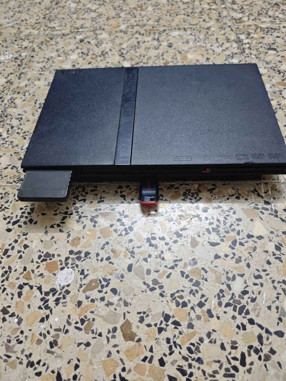 سوني 2 للبيع نضيف
كامل الغراض
يدتين جديده
افلاش 16
بيه 40 العبه 
السعر 35 الف
هدا رقمي***********
