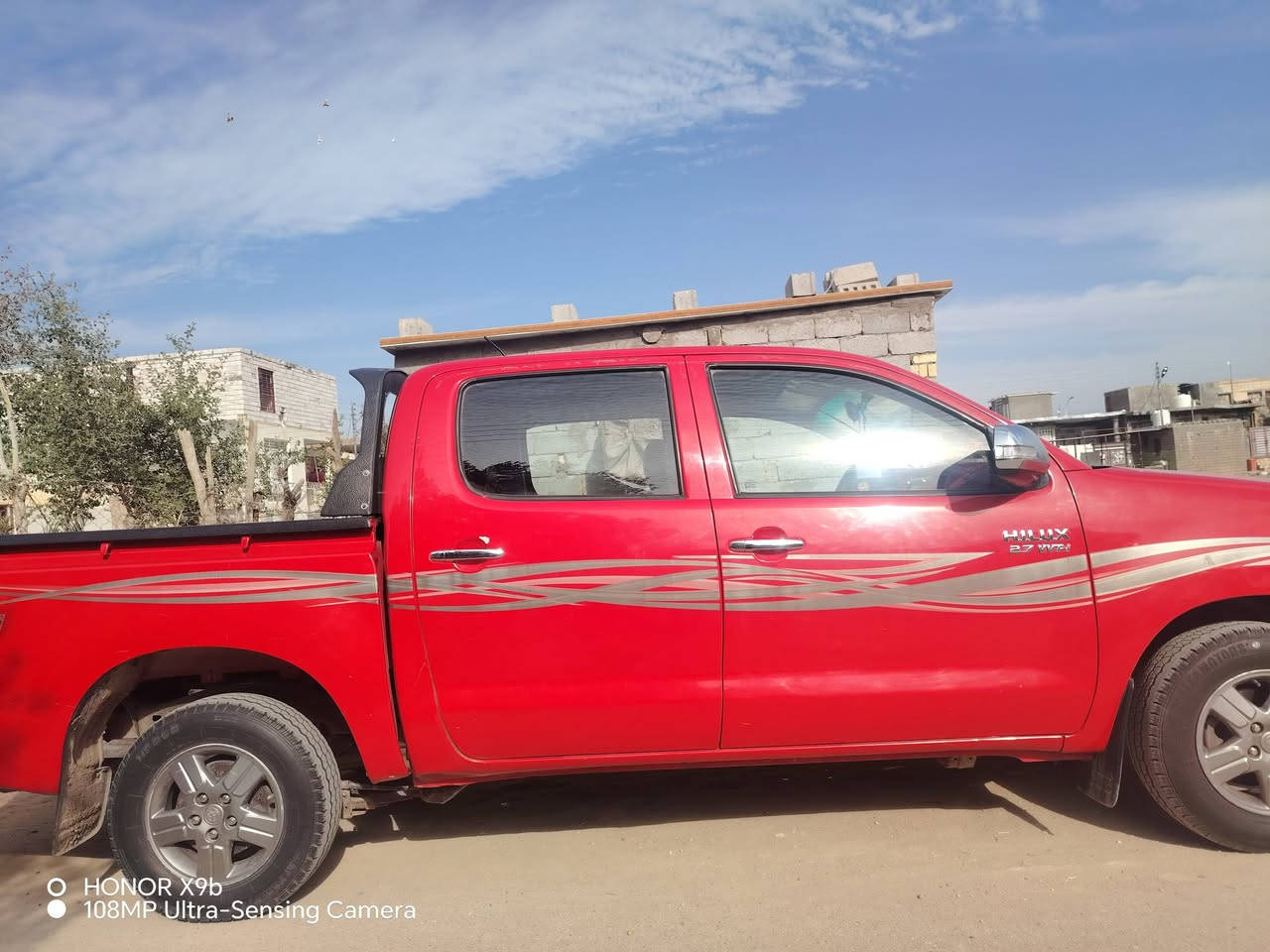 سلام عليكم هيلوكس موديل 15 سياره كفاله عامه كير عادي رقم بصره نكليزي المكان بصره قضاء المدينه *********** السعر 190 او بيه مجال قليل
