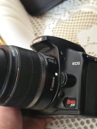 📸 للبيع كاميرا Canon EOS 1000D (Rebel XS) كاميرا كانون DSLR بحالة جيدة...