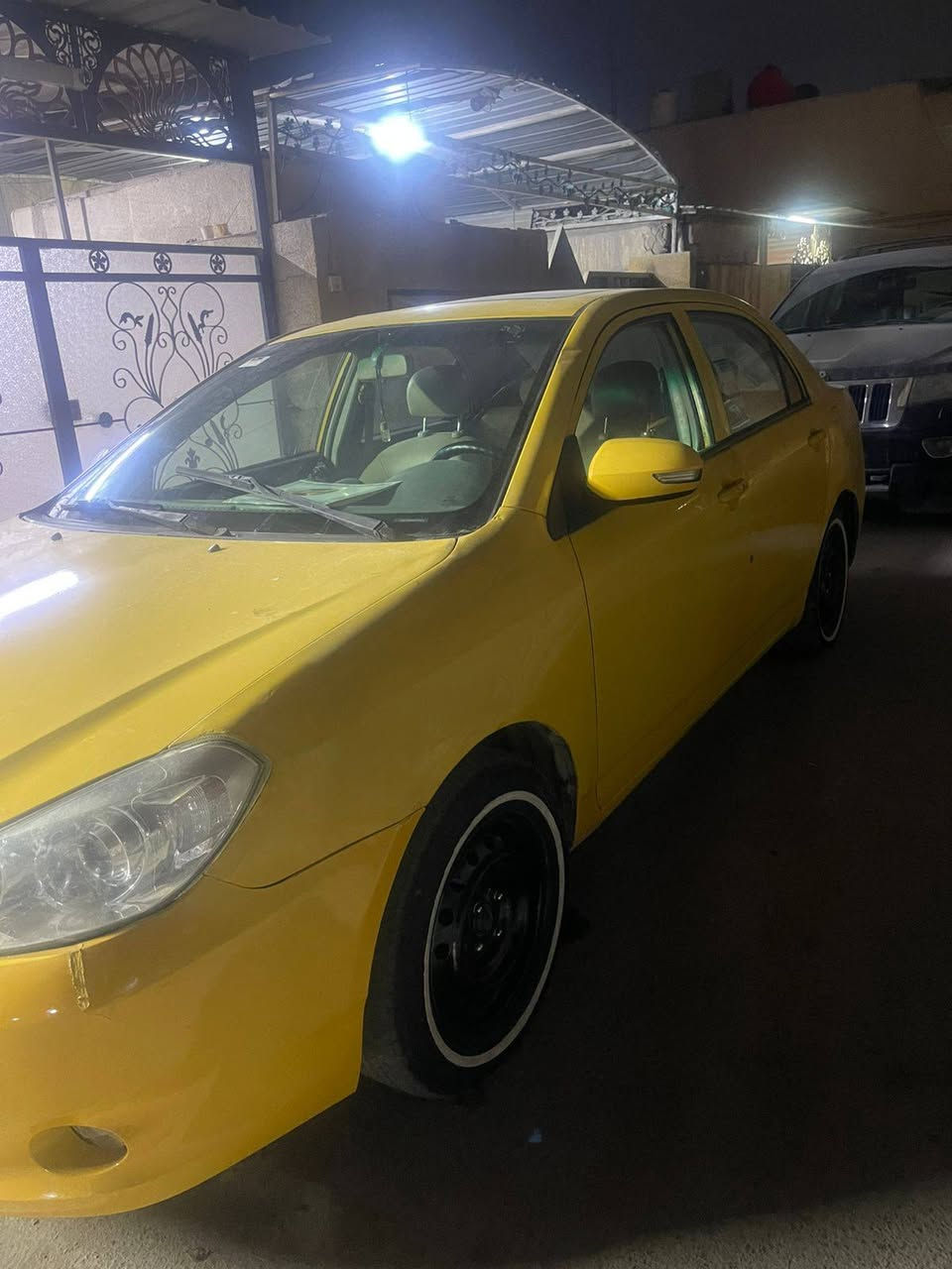 السلام عليكم
بي وايدي موديل ٢٠١٣ جي اثري محرك هوندا ياباني كير عادي رقم بغداد مصفره هيئه وغرامات السعر ٤٣ الاتصال ***********
