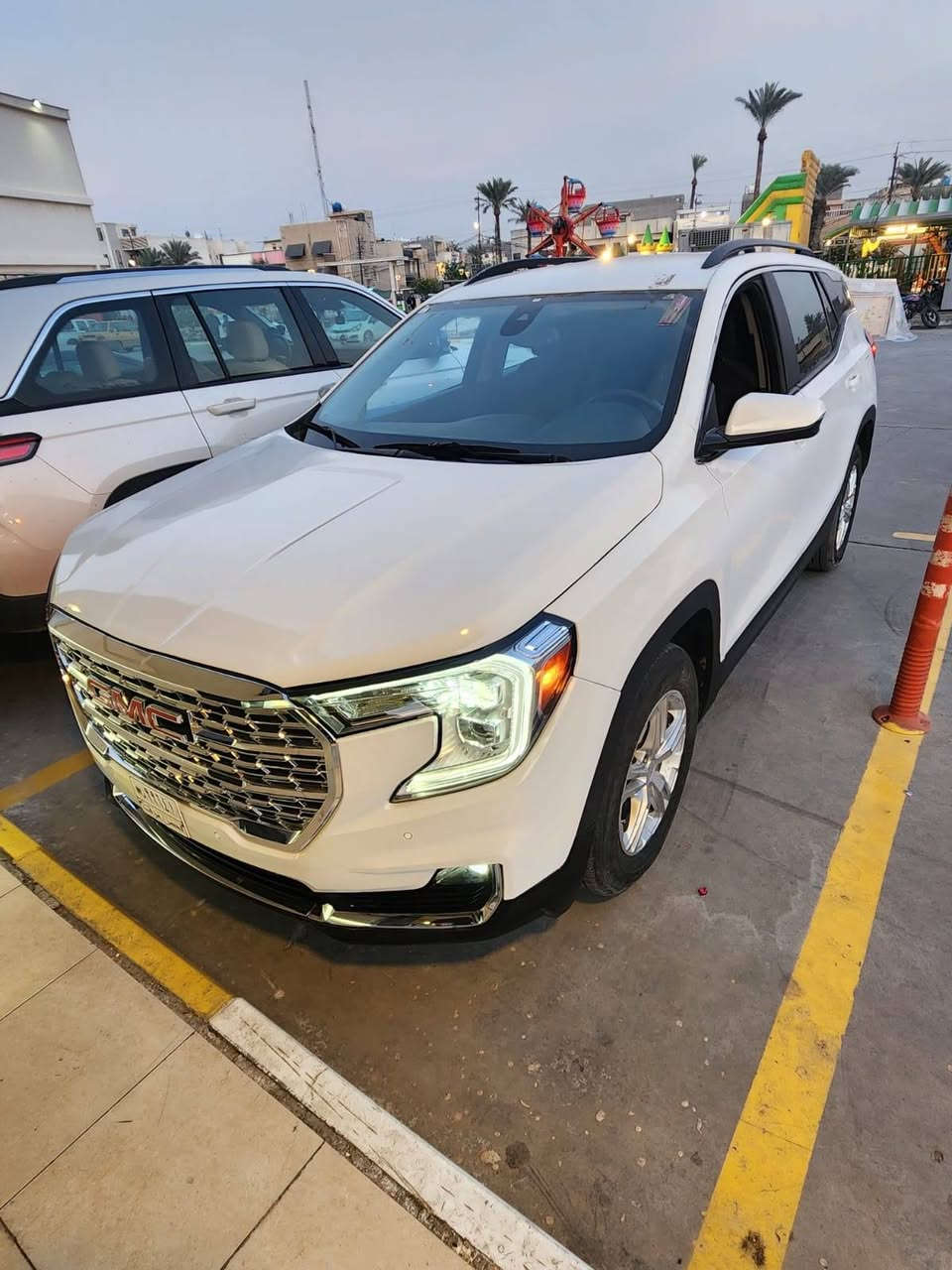 السلام عليكم للبيع جمسي تيران امريكي لون ابيض موديل ٢٢ مواصفات sle فول مواصفات  بدون بنوراما رادارات امامية وجانبية  لايت اوتو زنون بلوجكترات ليد بجم دنلي مراية تعتيم  حساسات امامية فور ويل كراسي تسخين وكهرباء  شاشة كبيرة وكامرة  وتحديد مسار تبريد امامي وخلفي و ومناخ منفصل  كروس سرعة  توقف ذاتي  رادار تنبيه مانع تصادم وقارئ اشخاص وحساس اطارات ومواصفات هواية ماشية ٢١ الف مايل جديدة جدا وجاهزة ١٠٠% فحص مؤقت بغداد تترقم باسم المشتري مباشرة الضرر بيهة خمس  قطع صبغ بدون دواخل  والسعر ١٦٠$ ورقة  وعنواني بغداد حي الخضراء للتواصل اتصال او  وتساب *********** / اخوكم المحامي ياسر النعيمي
