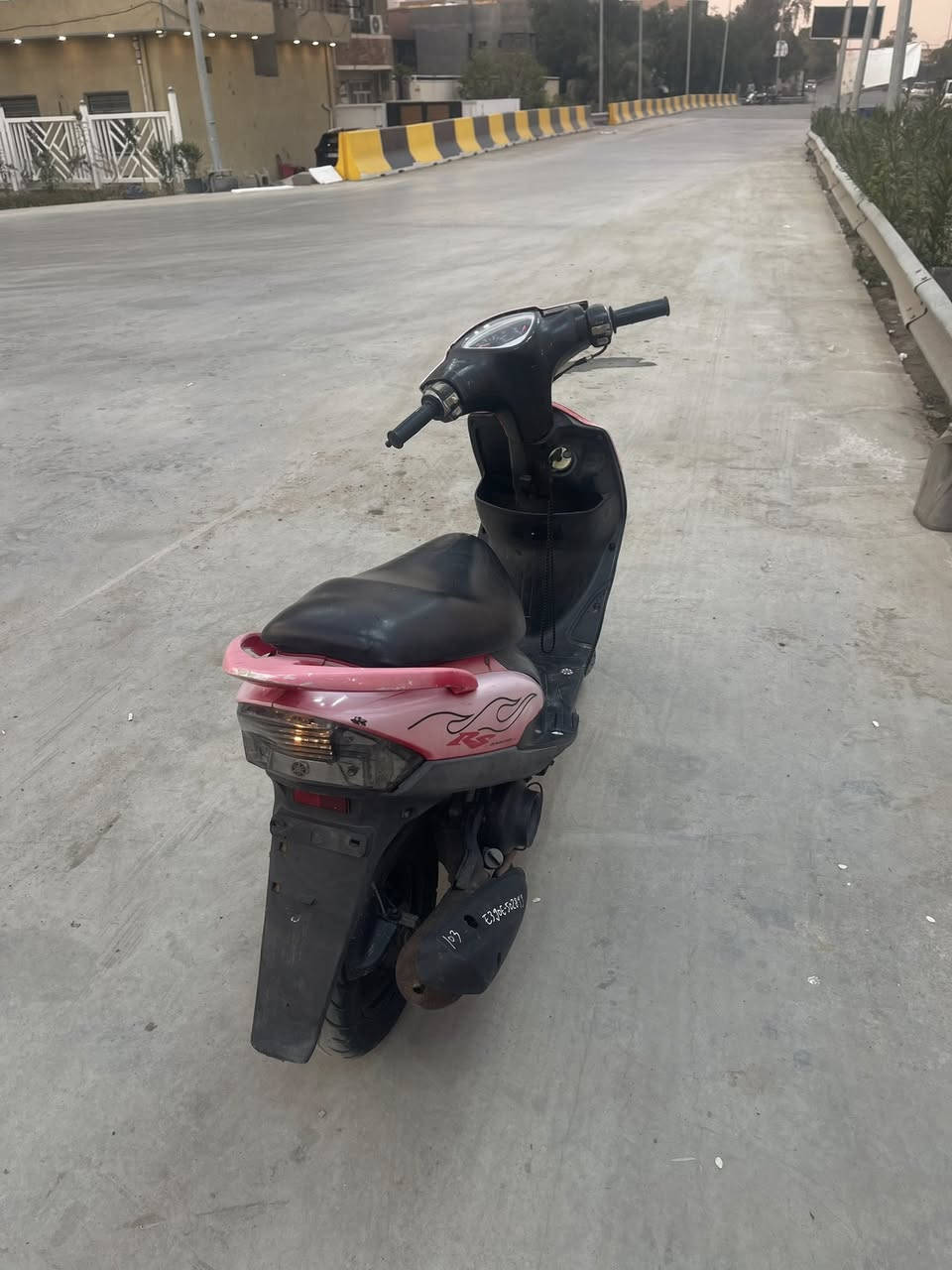 يا الله السلام عليكم 
من رخصة الأدمن 
دراجه عدله للبيع 
الدراجه صارلي اسبوع من نزلتها من الرمبه 
الدراجه على ايدي نظيفه حتى ما طالع بيها هواي
المكان بغداد القاهرة يم جسر النداء
السعر خاص 
رقم ***********
الشراي يعرف بأسعارهن 
و اسف على الإطاله
